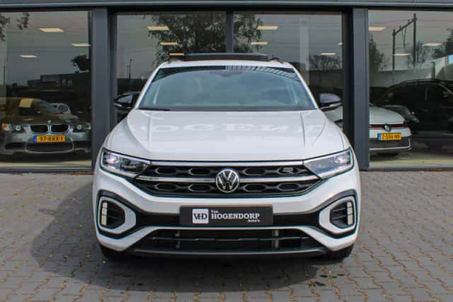 Volkswagen T-Roc (2024) thumbnail 2