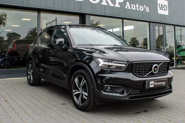 Volvo XC40 (2021) thumbnail 3