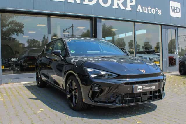 CUPRA Leon (2025) thumbnail 3