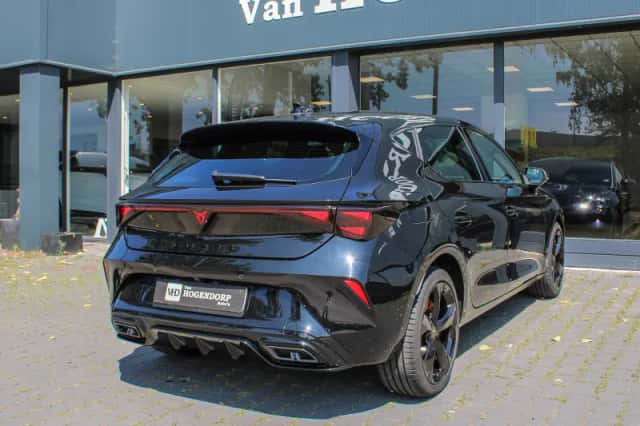 CUPRA Leon (2025) thumbnail 5
