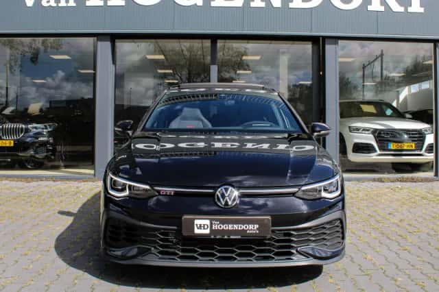 Volkswagen Golf (2023) thumbnail 2