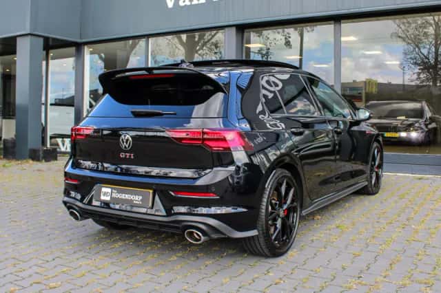 Volkswagen Golf (2023) thumbnail 5