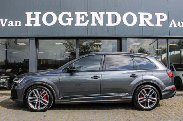 Audi Q7 (2023) thumbnail 4