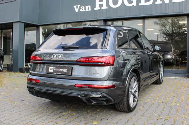 Audi Q7 (2023) thumbnail 6