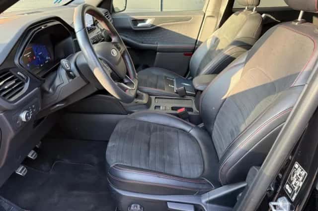 Ford Kuga (2021) thumbnail 3