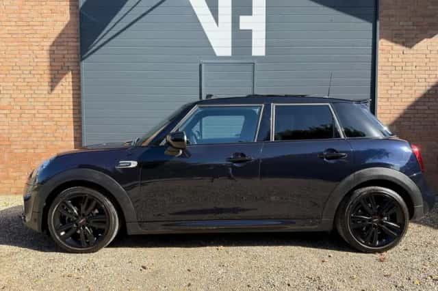MINI Cooper (2021) thumbnail 2