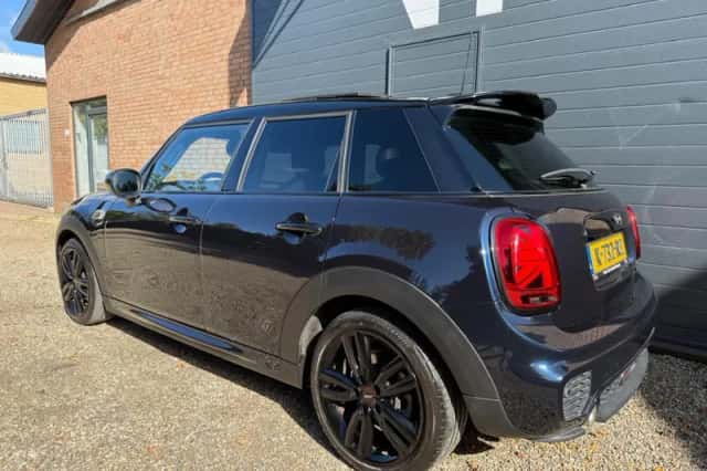 MINI Cooper (2021) thumbnail 3