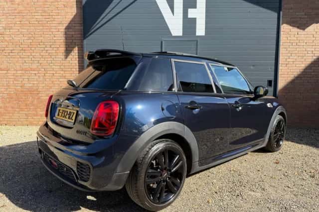 MINI Cooper (2021) thumbnail 4