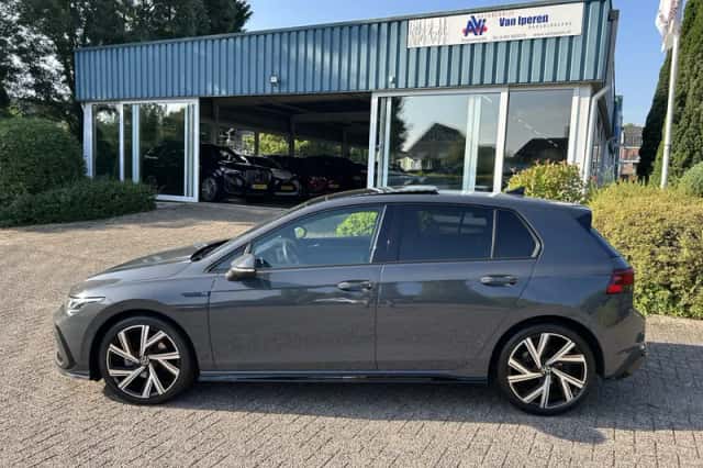 Volkswagen Golf (2021) thumbnail 3