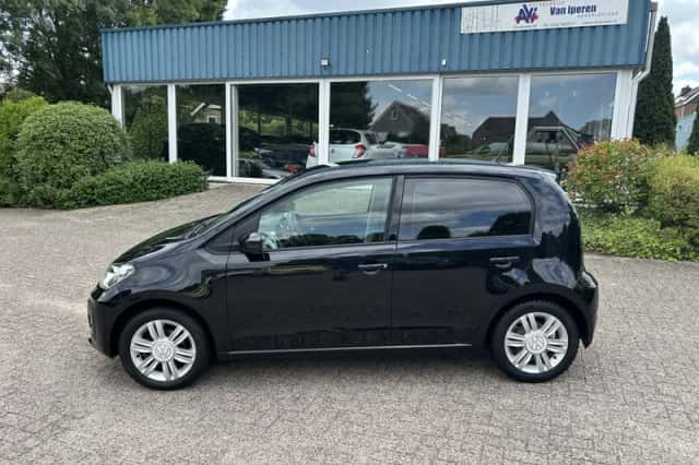 Volkswagen Up! (2016) thumbnail 2