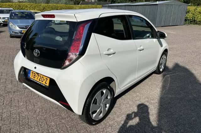 Toyota Aygo (2018) thumbnail 6