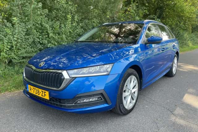 Škoda Octavia (2023) thumbnail 3