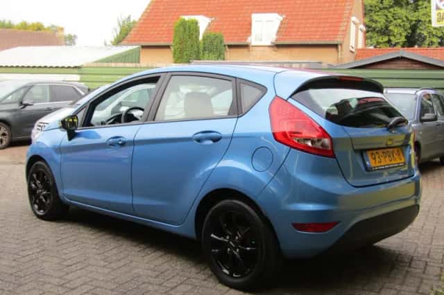 Ford Fiesta (2011) thumbnail 4