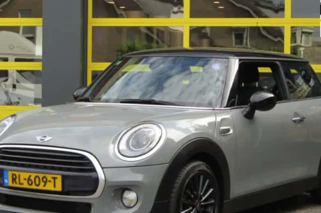 MINI Cooper (2018) thumbnail 1