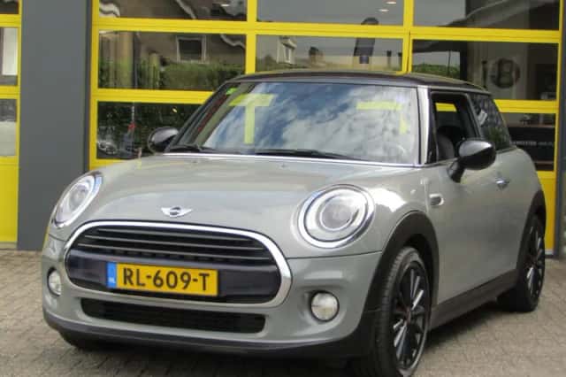 MINI Cooper (2018) thumbnail 3