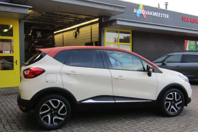 Renault Captur (2015) thumbnail 3