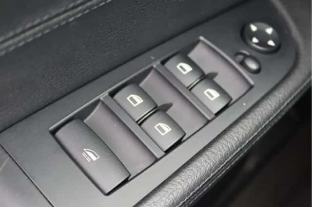 BMW Z4 (2013) thumbnail 25