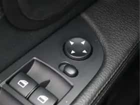 BMW Z4 (2013) thumbnail 26