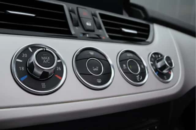 BMW Z4 (2013) thumbnail 43