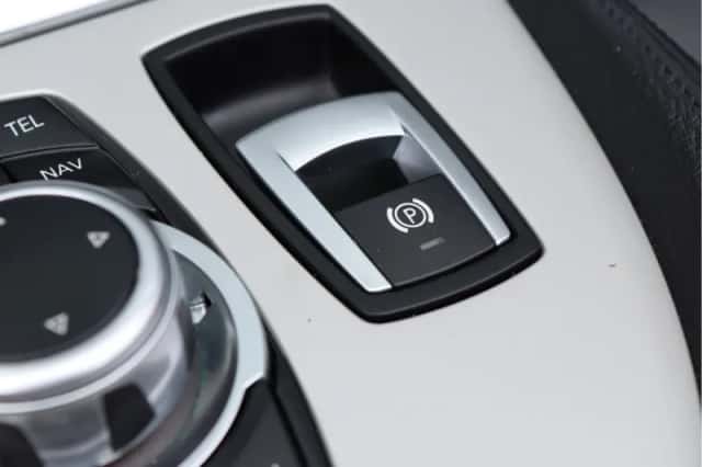 BMW Z4 (2013) thumbnail 50
