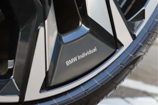 BMW i5 (2023) thumbnail 14