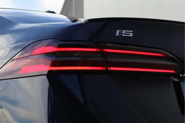 BMW i5 (2023) thumbnail 23