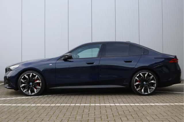 BMW i5 (2023) thumbnail 28