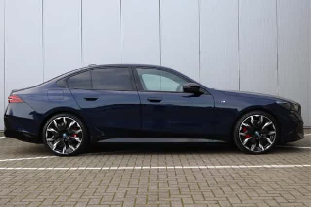 BMW i5 (2023) thumbnail 29