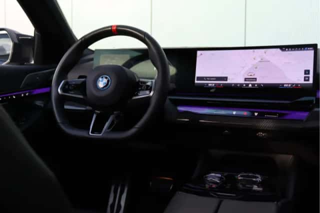BMW i5 (2023) thumbnail 30