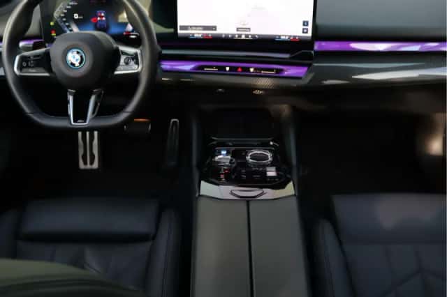 BMW i5 (2023) thumbnail 4