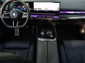BMW i5 (2023) thumbnail 4
