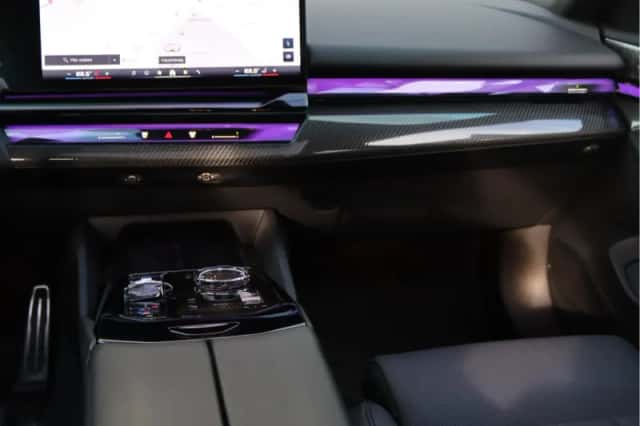 BMW i5 (2023) thumbnail 32