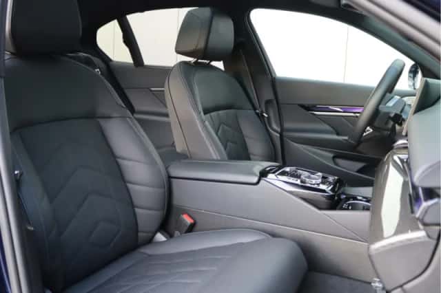 BMW i5 (2023) thumbnail 33