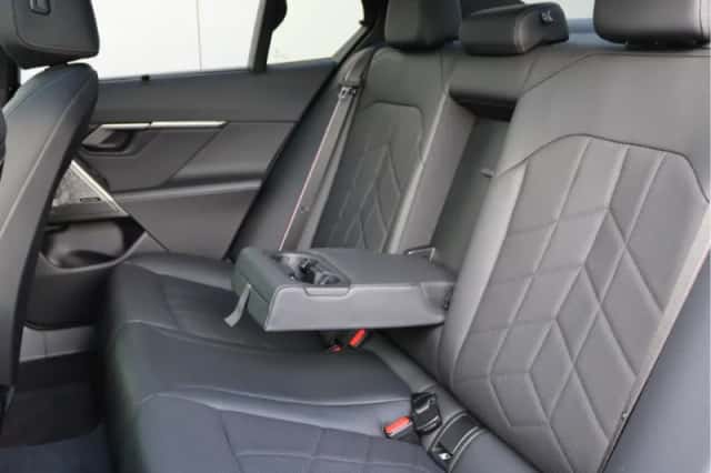 BMW i5 (2023) thumbnail 35
