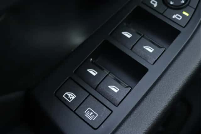 BMW i5 (2023) thumbnail 43