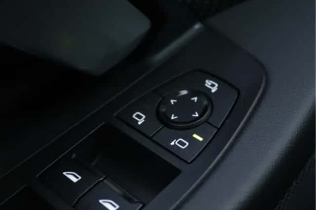 BMW i5 (2023) thumbnail 44