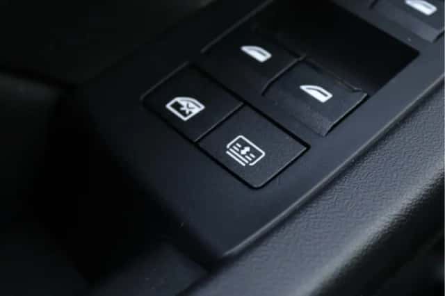 BMW i5 (2023) thumbnail 45
