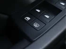 BMW i5 (2023) thumbnail 45