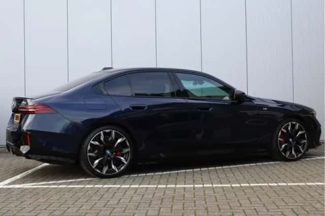 BMW i5 (2023) thumbnail 6