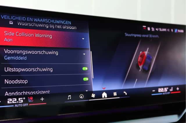 BMW i5 (2023) thumbnail 71