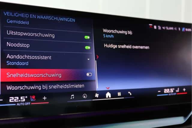 BMW i5 (2023) thumbnail 72