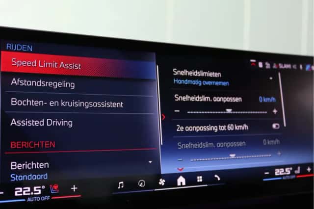 BMW i5 (2023) thumbnail 74