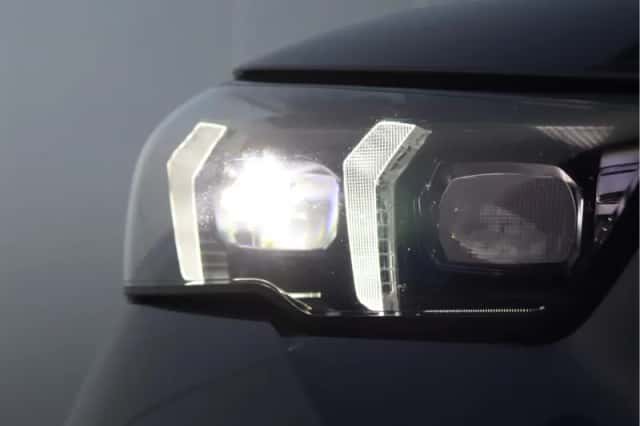 BMW i5 (2023) thumbnail 9