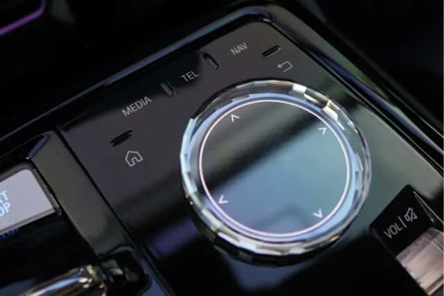 BMW i5 (2023) thumbnail 92