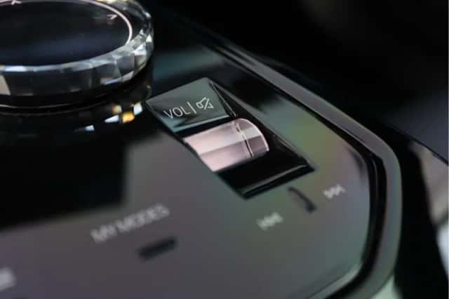 BMW i5 (2023) thumbnail 94