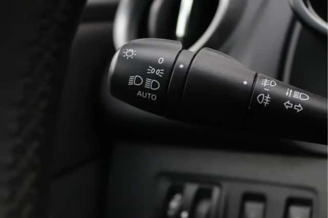 Renault Clio (2016) thumbnail 32