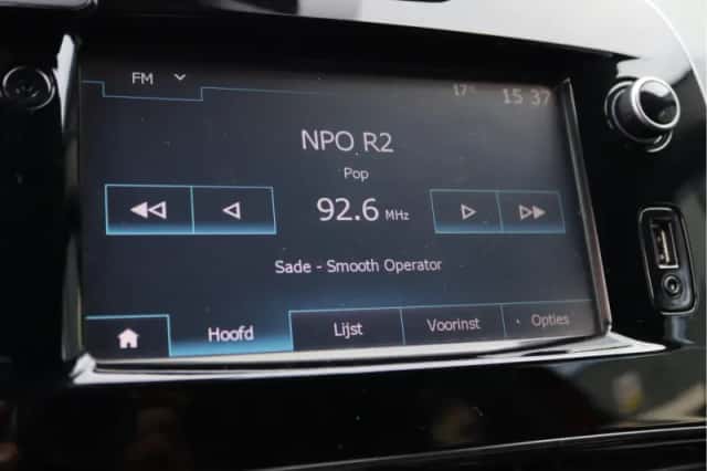 Renault Clio (2016) thumbnail 41