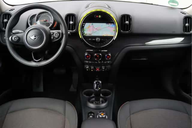 MINI Countryman (2018) thumbnail 3