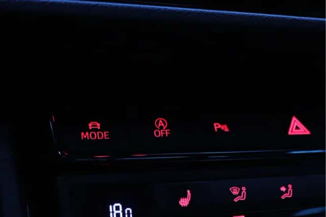SEAT Leon (2018) thumbnail 53