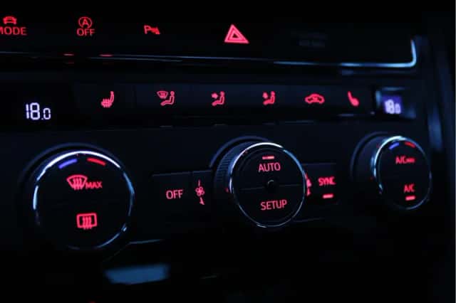 SEAT Leon (2018) thumbnail 54